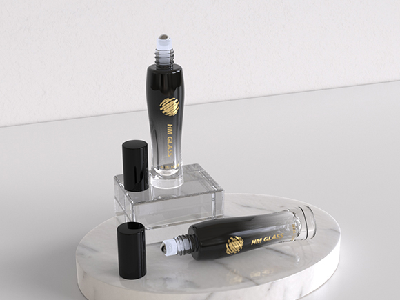 rouler sur une bouteille de parfum