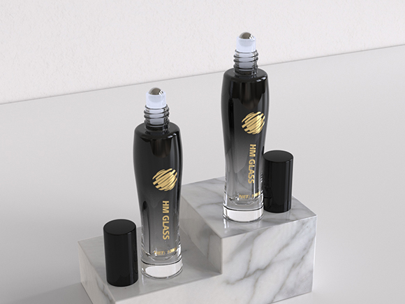 rouleau de parfum sur bouteille